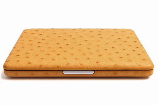 alt
Ốp MacBook Pro 16" bằng da đà điểu đặt trước