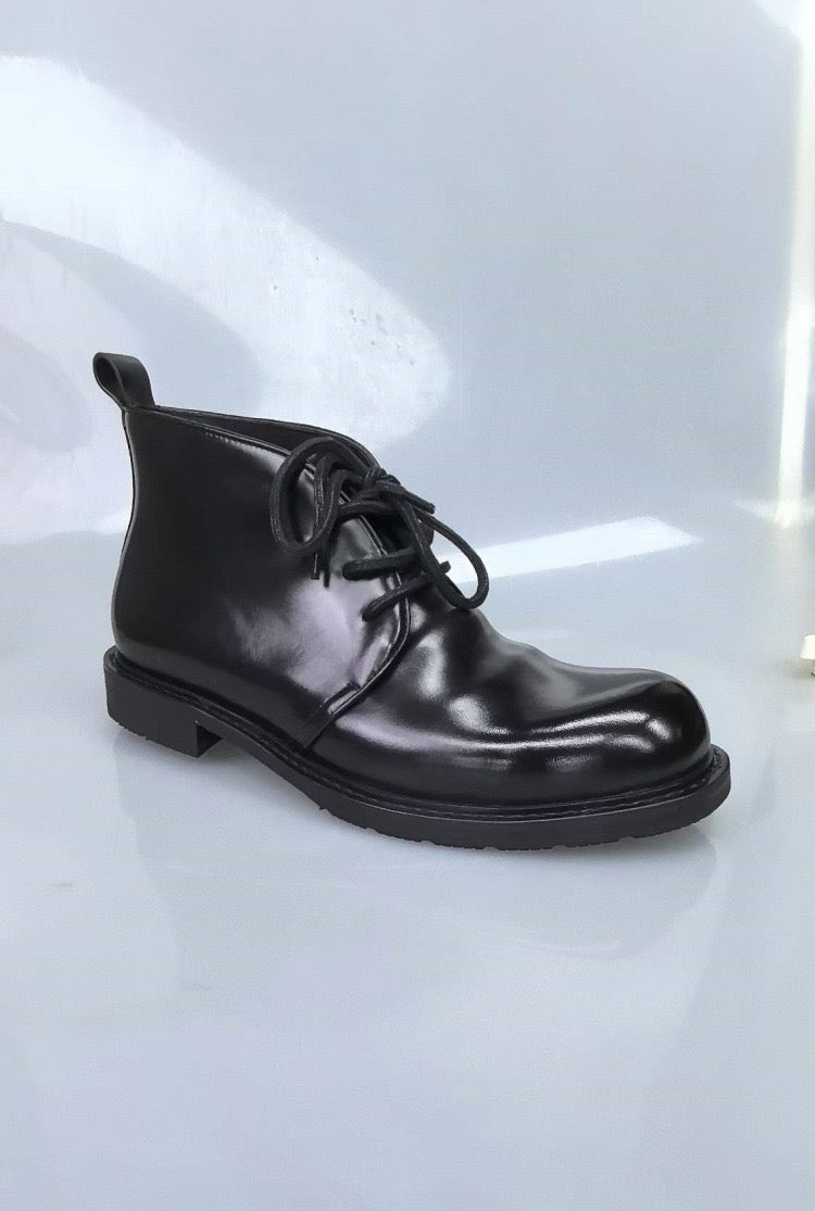 Stivali Martin corti stringati in vera pelle Shell Cordovan