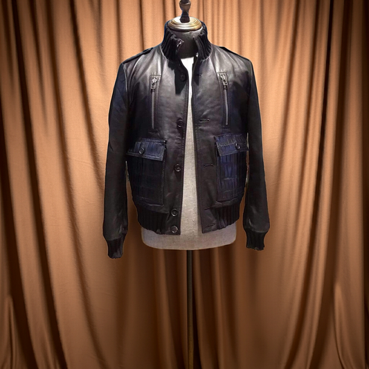 Black Leather Jacket Viền Cổ Tay Áo Và Cổ Áo Bằng Vải Jersey Gân Cổ Điển