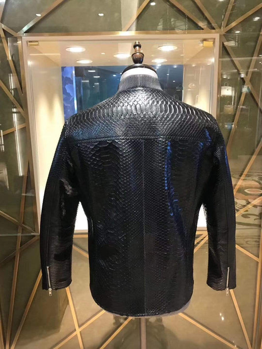 Áo khoác da trăn nam màu đen, dáng ôm, kiểu biker/moto bomber, ống tay thẳng, bo gân, cổ da dê